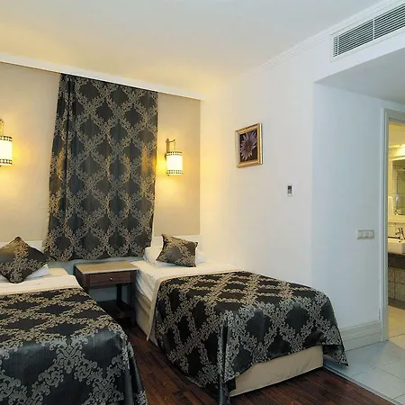 Resort Alba Queen Side