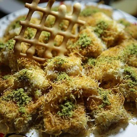 Resort Alba Queen Side