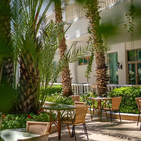 Rezort Alba Queen 5*