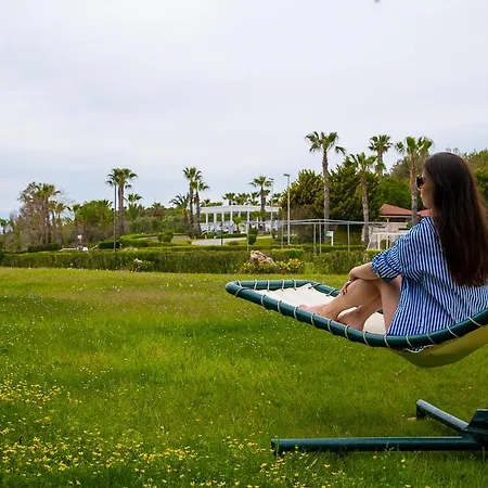 Alba Queen Rezort Side