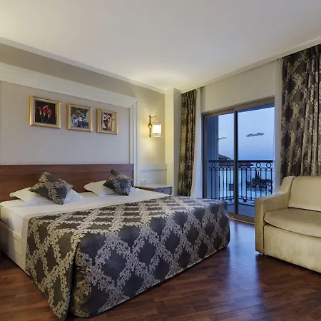 Alba Queen Rezort Side