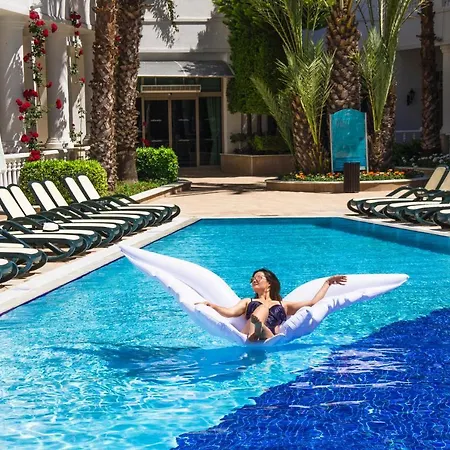 Rezort Alba Queen Side